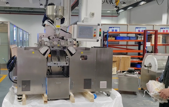 5.5kw capsules geproduceerd door Servo Control Soft Capsule Machine met Ф150x250mm Die Roll Size