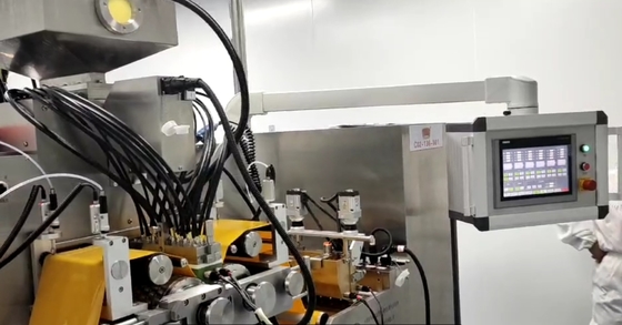 Rolmachine voor zachte capsules met een capaciteit van 100000 capsules per uur en duik 1,5 ml ±1,5%